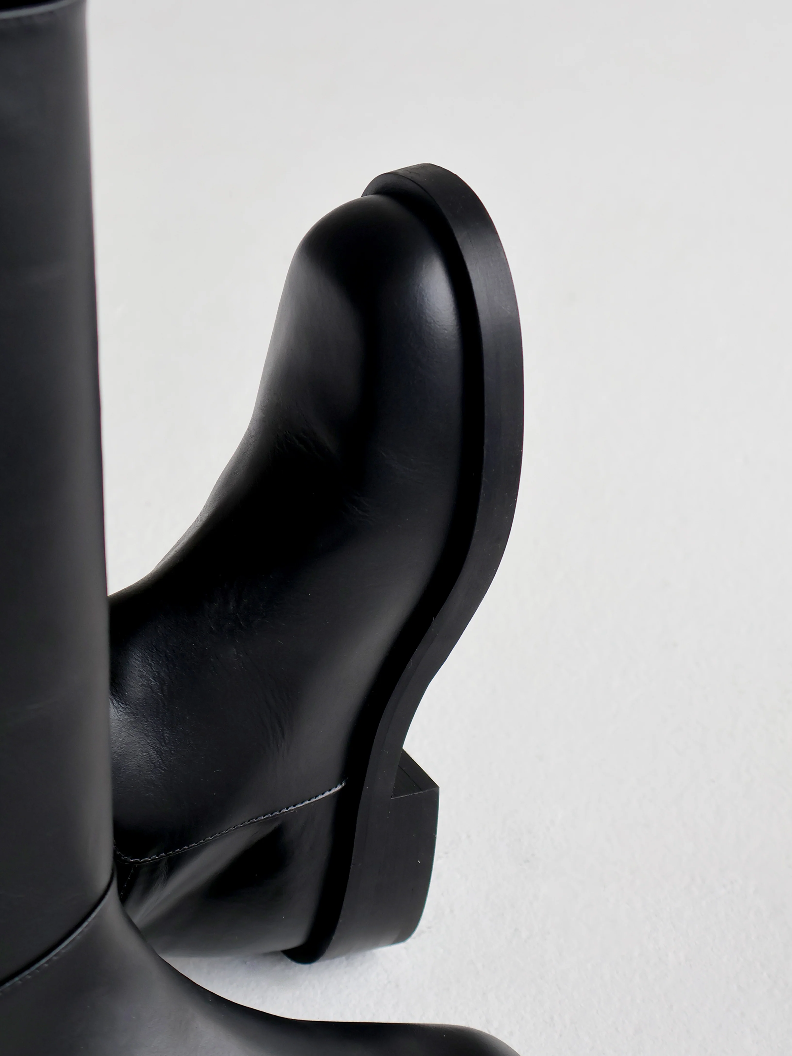 Ludo Black Boot - Image 2